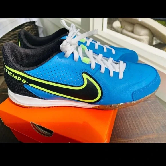 Nike Tiempo Indoor Soccer Shoes - Size M7.5/W9 - Picture 5 of 6